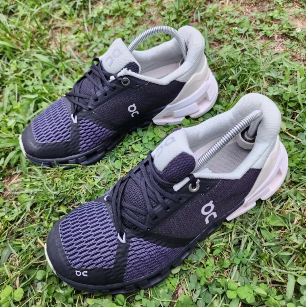 ON CLOUDFLYER - Womens Running Shoes - SIZE 6.5